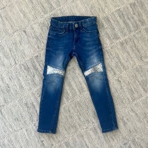 Girls skinny fit jeans. Size 3-4 y